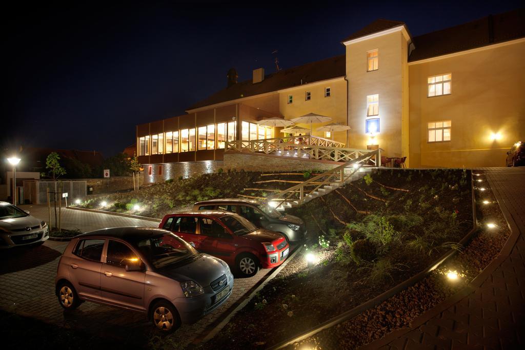 Hotel Pod Zamkem Boskovice Exterior foto